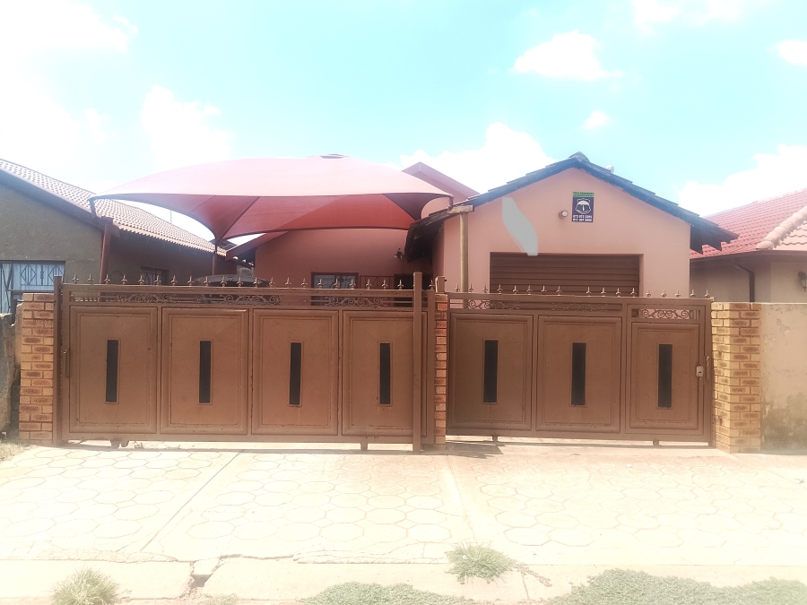 3 Bedroom Property for Sale in Likole Gauteng