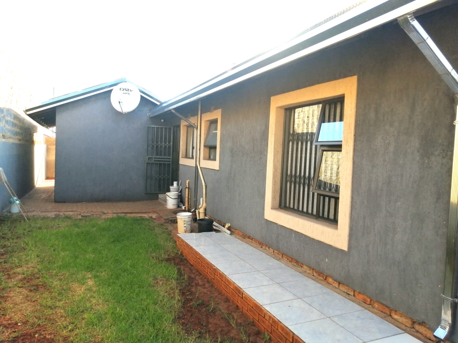 3 Bedroom Property for Sale in Likole Gauteng