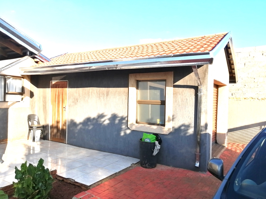 3 Bedroom Property for Sale in Likole Gauteng