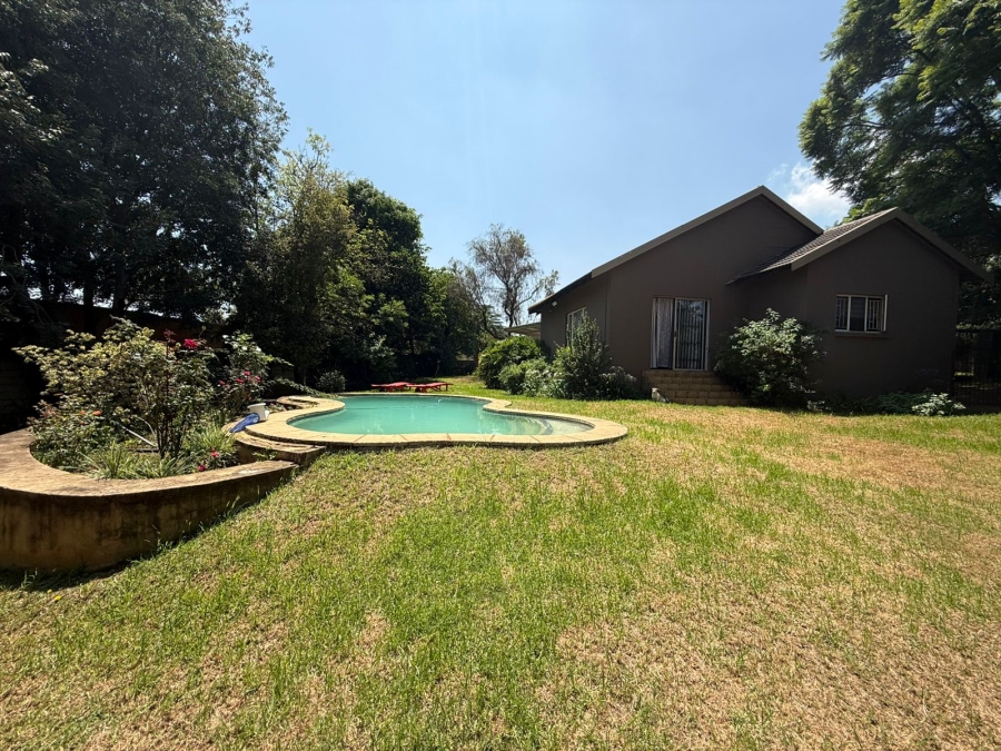 4 Bedroom Property for Sale in Berario Gauteng