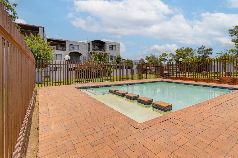 2 Bedroom Property for Sale in Vorna Valley Gauteng