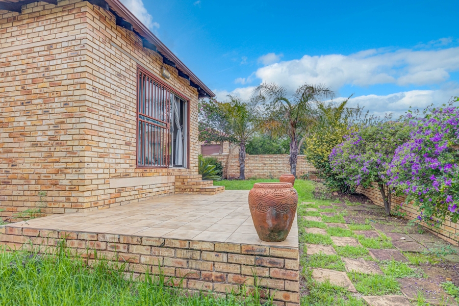 2 Bedroom Property for Sale in Noordwyk Gauteng