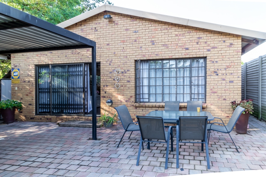 3 Bedroom Property for Sale in Waverley Gauteng