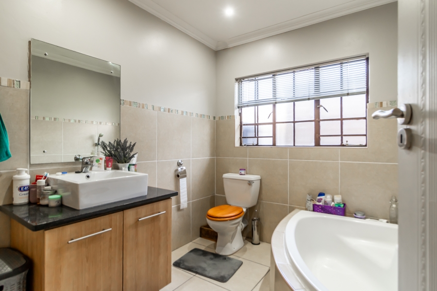 3 Bedroom Property for Sale in Waverley Gauteng