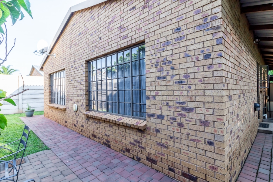 3 Bedroom Property for Sale in Waverley Gauteng