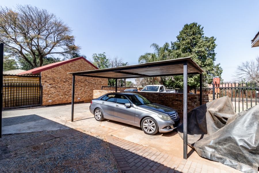 3 Bedroom Property for Sale in Waverley Gauteng