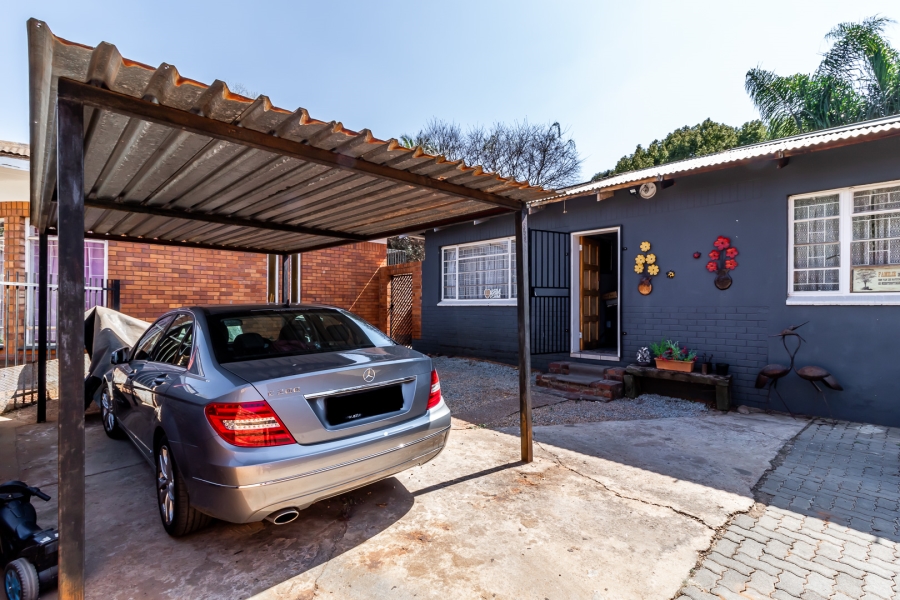 3 Bedroom Property for Sale in Waverley Gauteng