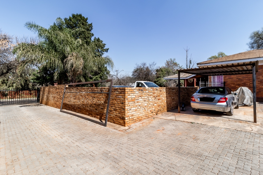 3 Bedroom Property for Sale in Waverley Gauteng