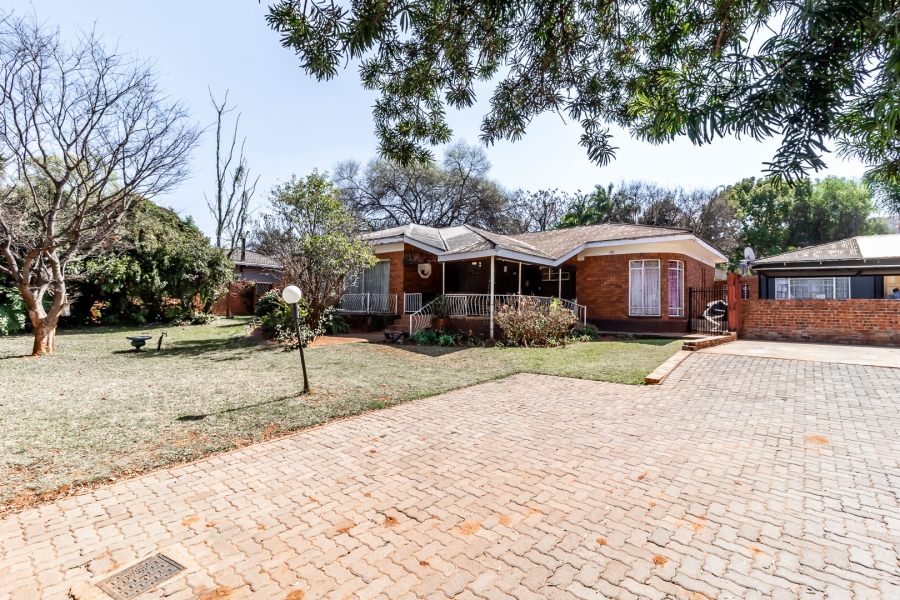 3 Bedroom Property for Sale in Waverley Gauteng