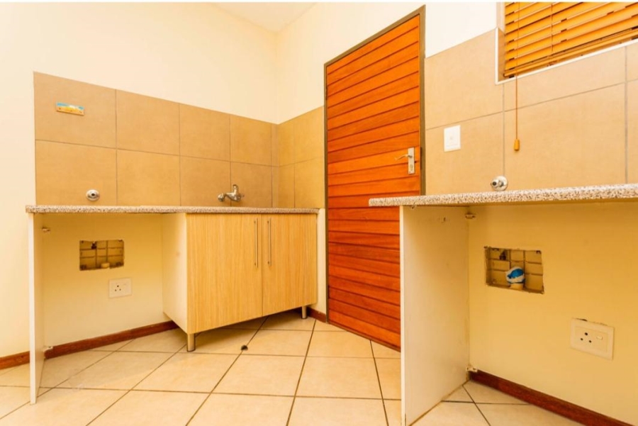 To Let 2 Bedroom Property for Rent in Noordwyk Gauteng