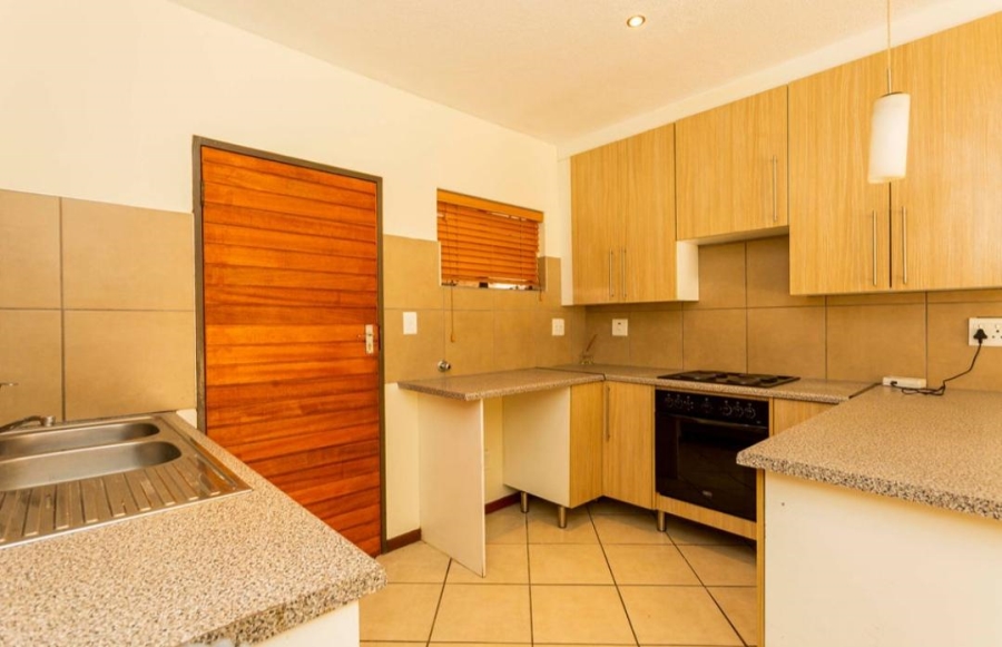 To Let 2 Bedroom Property for Rent in Noordwyk Gauteng