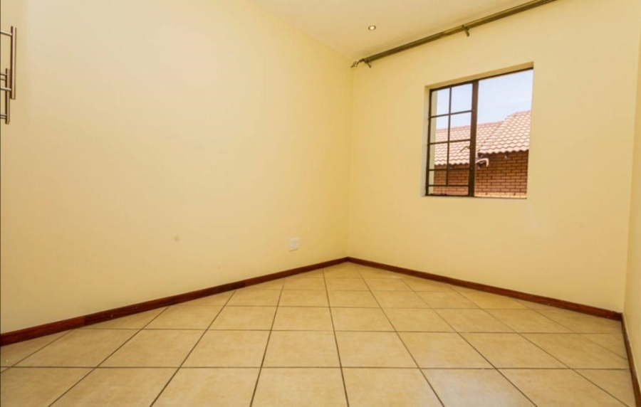 To Let 2 Bedroom Property for Rent in Noordwyk Gauteng