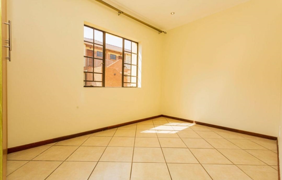 To Let 2 Bedroom Property for Rent in Noordwyk Gauteng