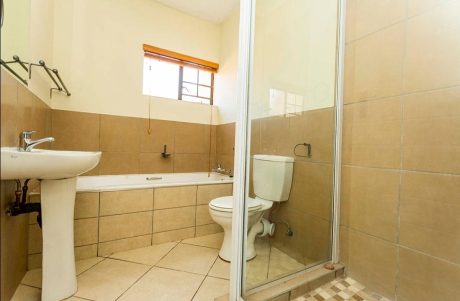 To Let 2 Bedroom Property for Rent in Noordwyk Gauteng