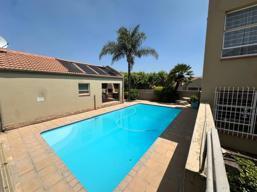 2 Bedroom Property for Sale in Bedford Gardens Gauteng