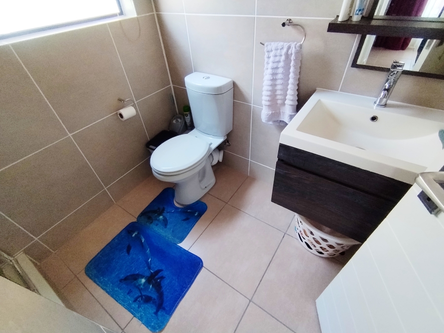 2 Bedroom Property for Sale in Greenstone Crest Gauteng