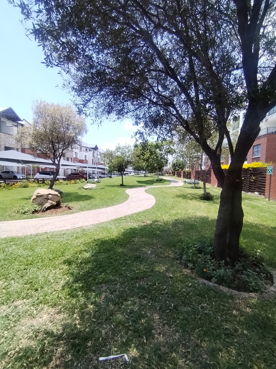 2 Bedroom Property for Sale in Greenstone Crest Gauteng