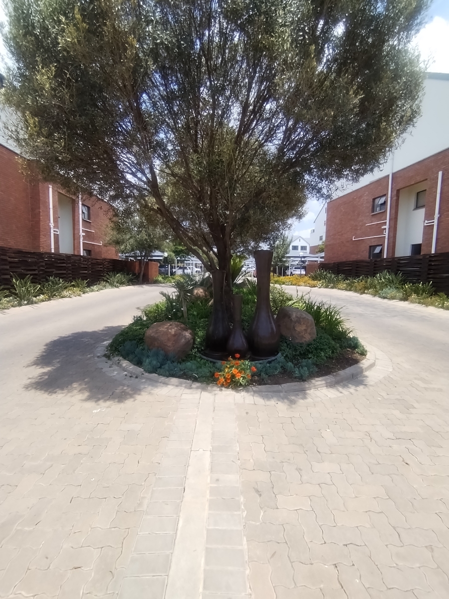 2 Bedroom Property for Sale in Greenstone Crest Gauteng