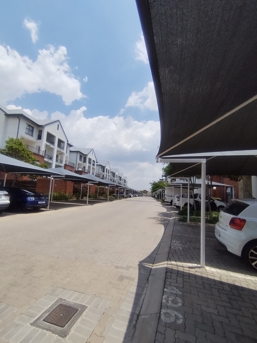 2 Bedroom Property for Sale in Greenstone Crest Gauteng