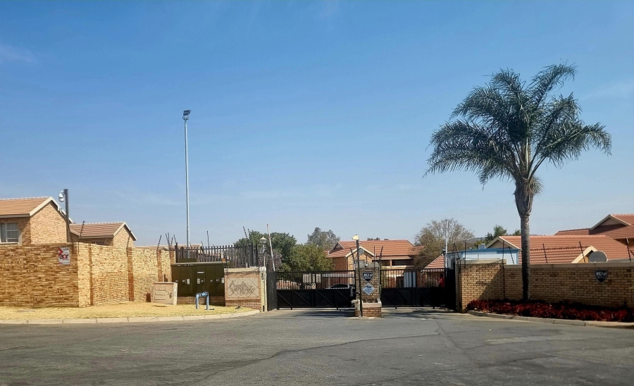 2 Bedroom Property for Sale in Honeydew Gauteng