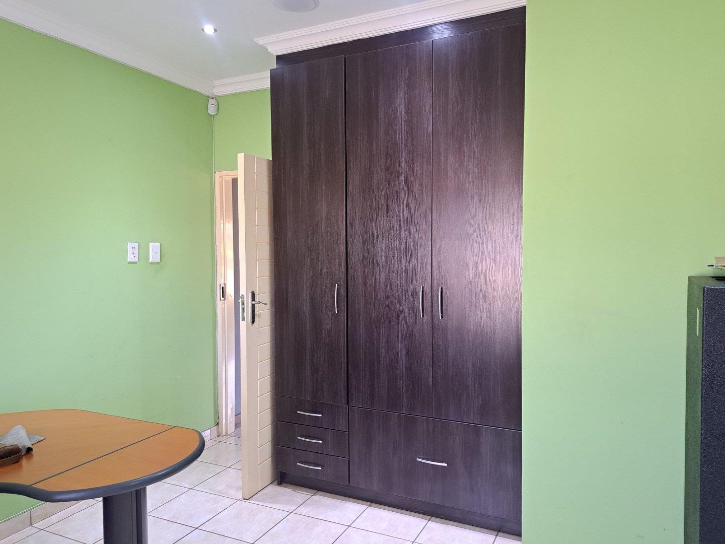 5 Bedroom Property for Sale in Rietvlei View Gauteng