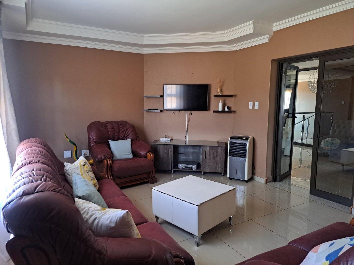5 Bedroom Property for Sale in Rietvlei View Gauteng