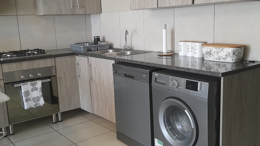 To Let 2 Bedroom Property for Rent in Glen Austin Gauteng