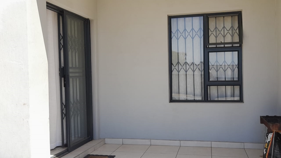 To Let 2 Bedroom Property for Rent in Glen Austin Gauteng