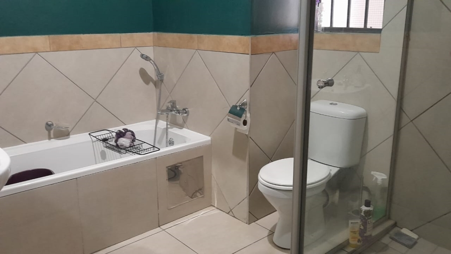 To Let 2 Bedroom Property for Rent in Glen Austin Gauteng