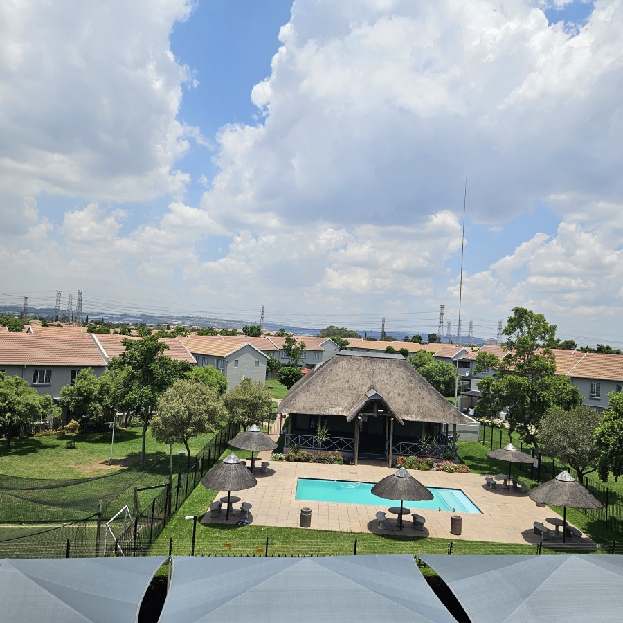 2 Bedroom Property for Sale in Greenstone Crest Gauteng