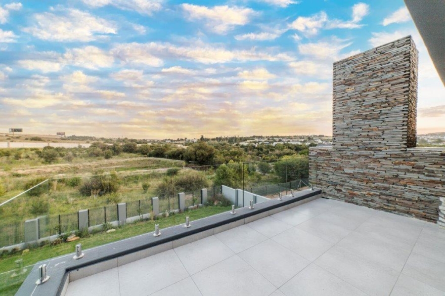 6 Bedroom Property for Sale in Waterfall Country Estate Gauteng