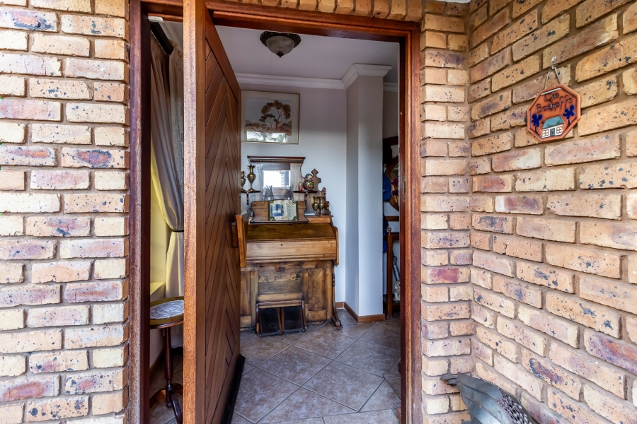 3 Bedroom Property for Sale in Waverley Gauteng