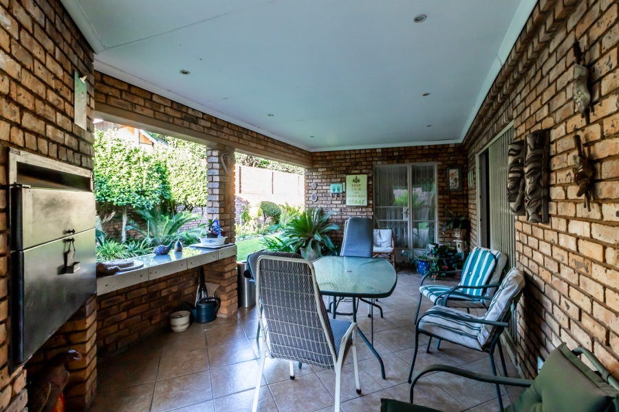 3 Bedroom Property for Sale in Waverley Gauteng