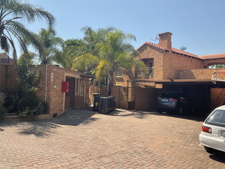 2 Bedroom Property for Sale in Monavoni Gauteng