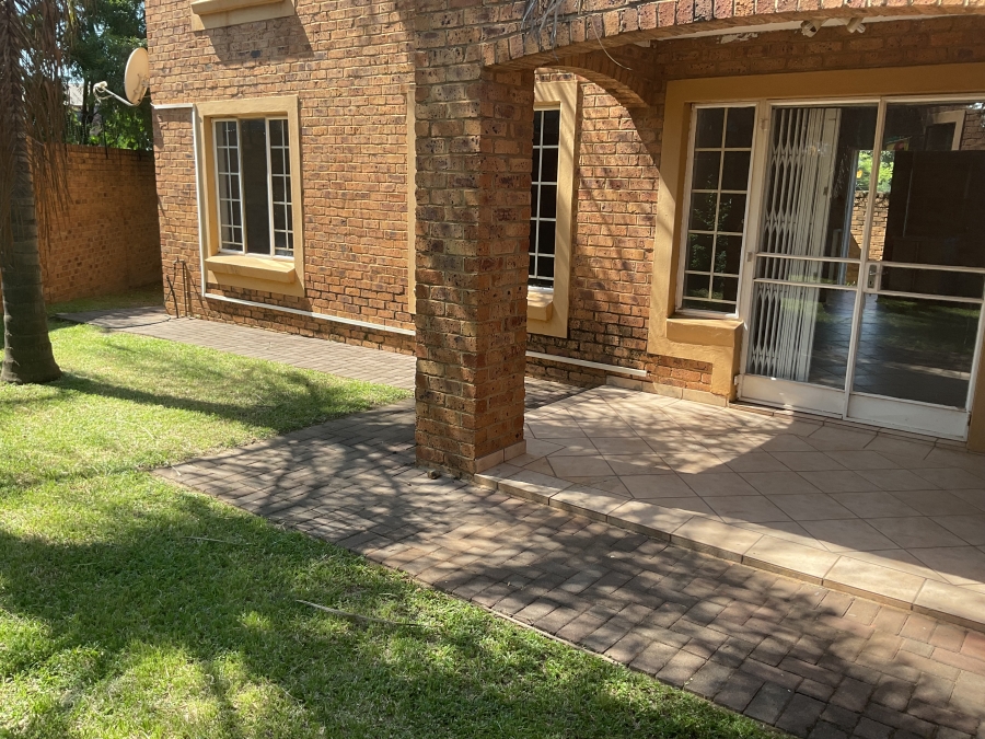 2 Bedroom Property for Sale in Monavoni Gauteng