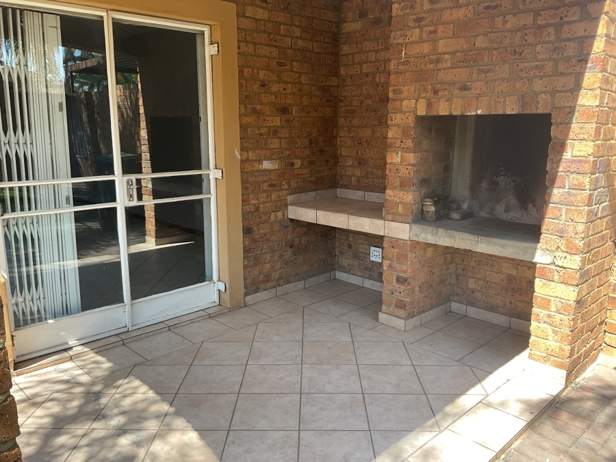 2 Bedroom Property for Sale in Monavoni Gauteng