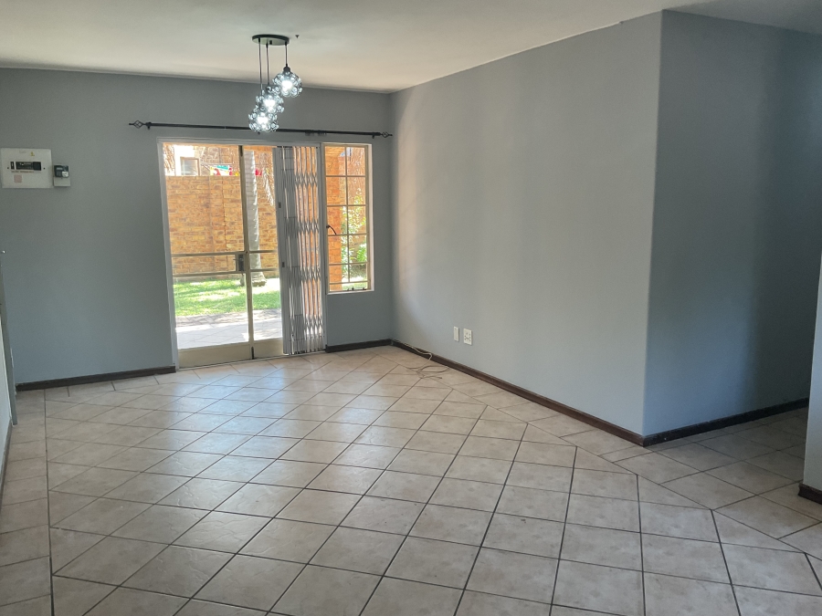 2 Bedroom Property for Sale in Monavoni Gauteng