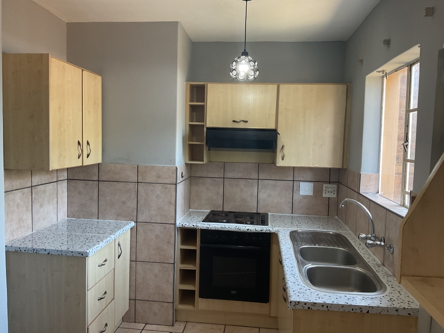 2 Bedroom Property for Sale in Monavoni Gauteng