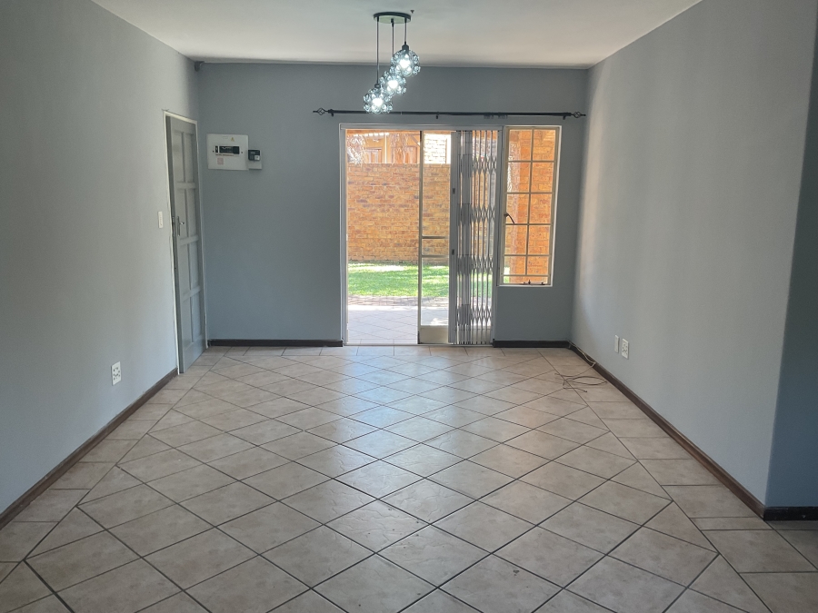 2 Bedroom Property for Sale in Monavoni Gauteng