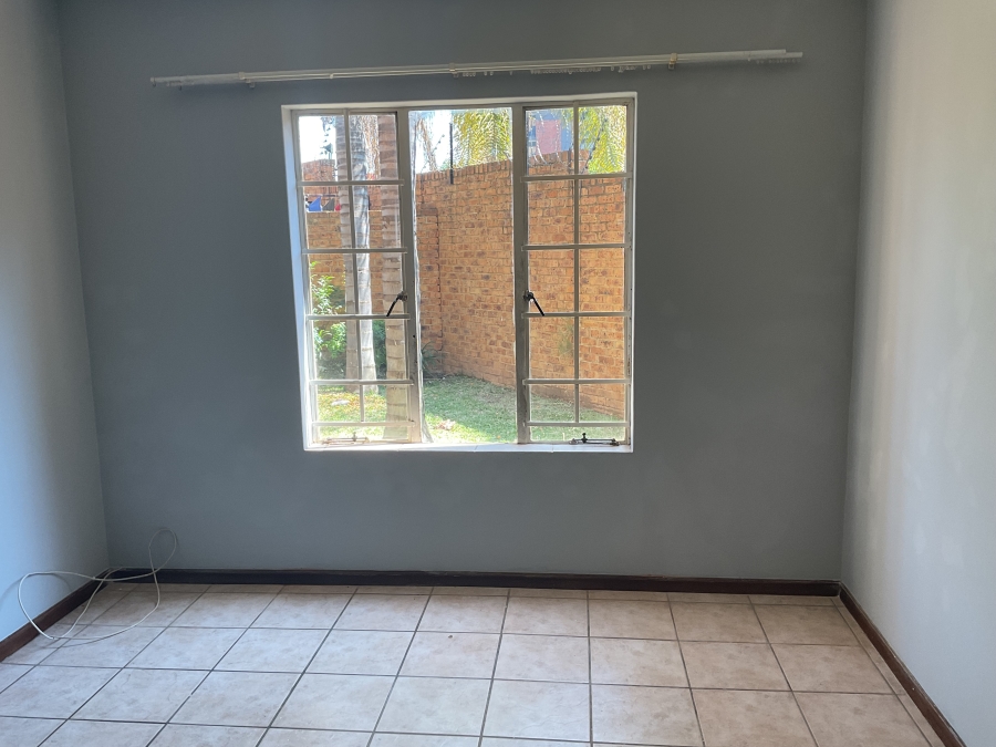 2 Bedroom Property for Sale in Monavoni Gauteng