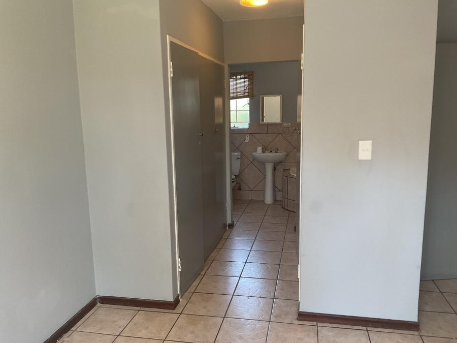 2 Bedroom Property for Sale in Monavoni Gauteng