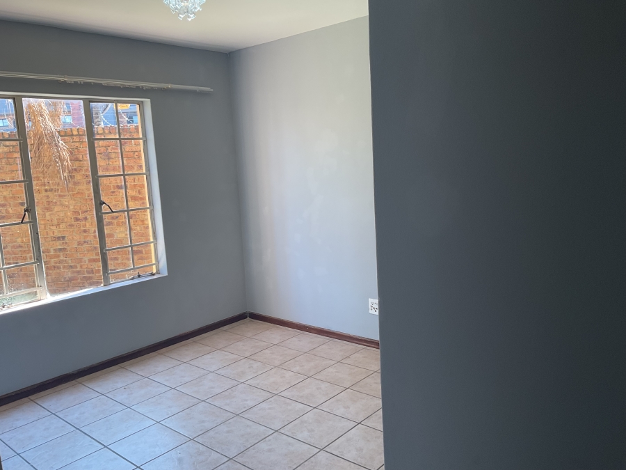 2 Bedroom Property for Sale in Monavoni Gauteng