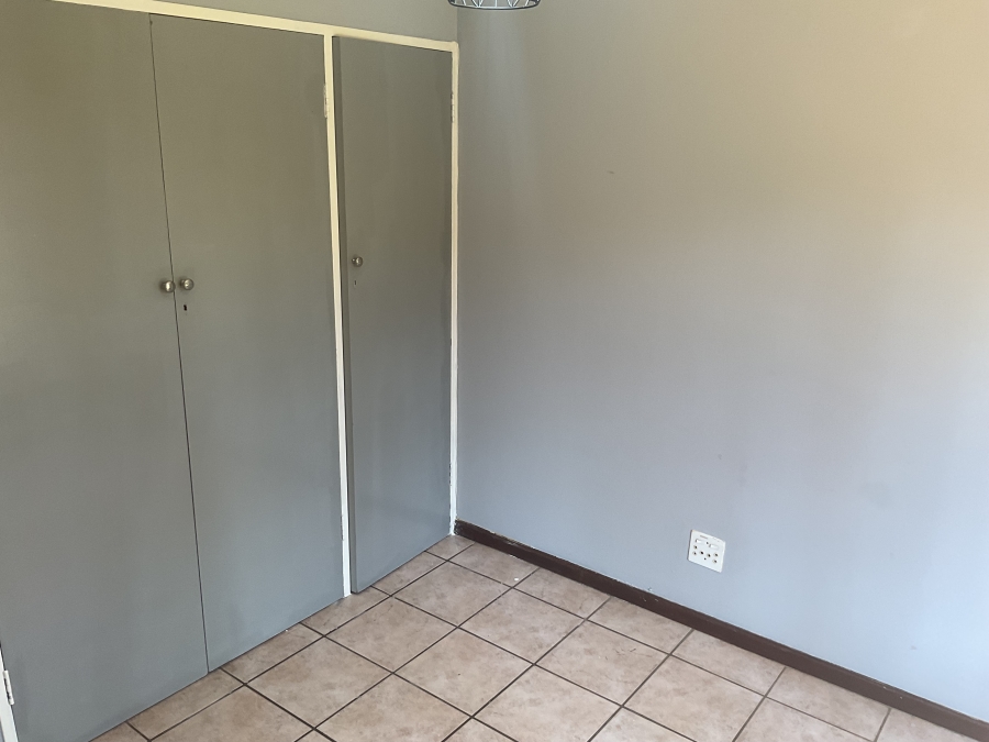 2 Bedroom Property for Sale in Monavoni Gauteng