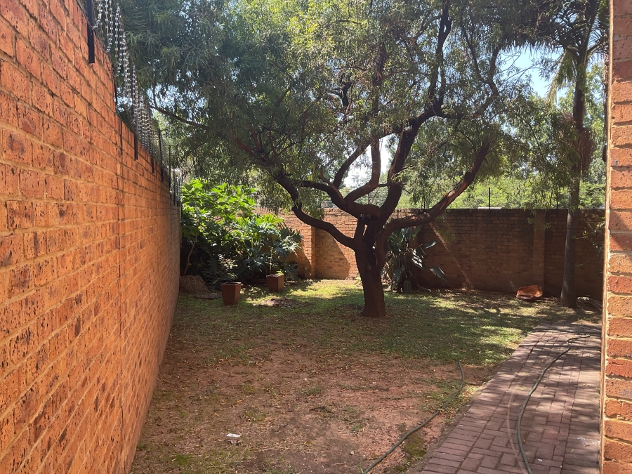 2 Bedroom Property for Sale in Monavoni Gauteng