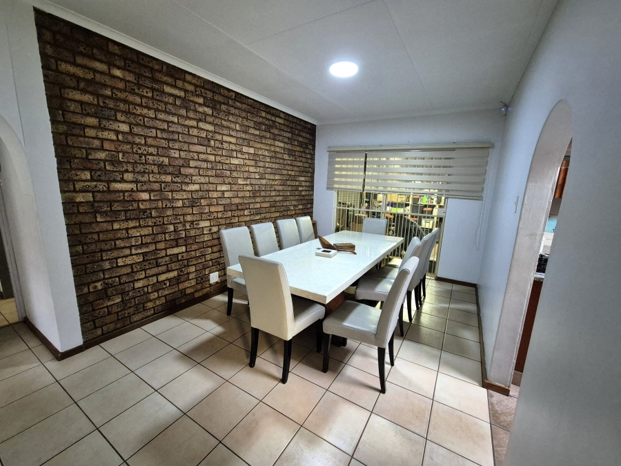 5 Bedroom Property for Sale in Eldoraigne Gauteng