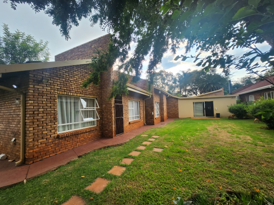 5 Bedroom Property for Sale in Eldoraigne Gauteng