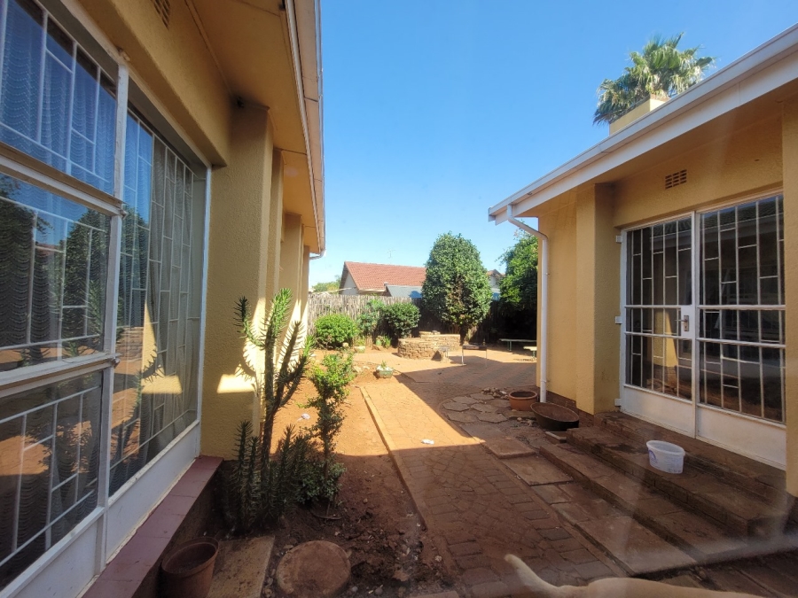 4 Bedroom Property for Sale in Greenhills Gauteng