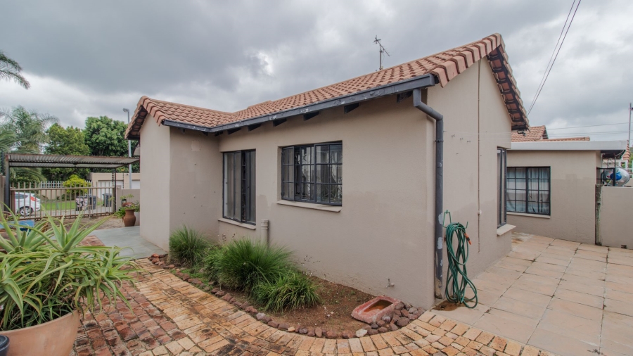 3 Bedroom Property for Sale in Bromhof Gauteng