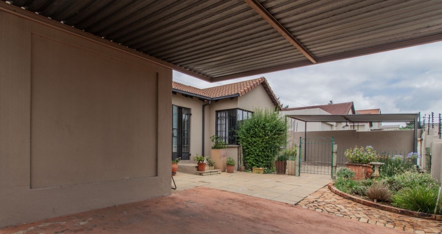 3 Bedroom Property for Sale in Bromhof Gauteng