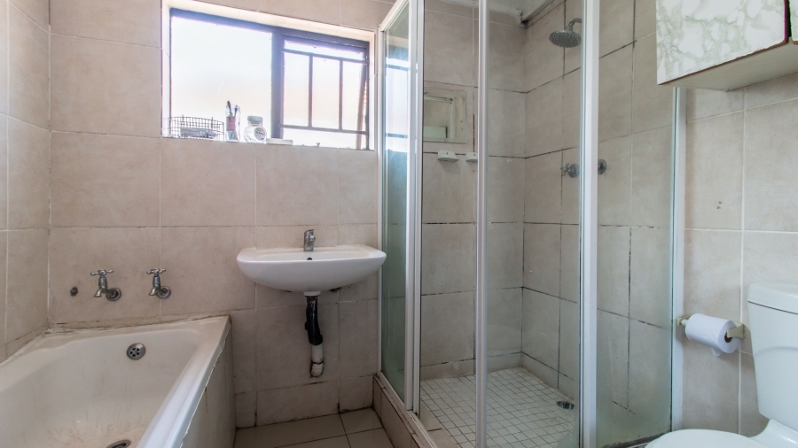 3 Bedroom Property for Sale in Bromhof Gauteng